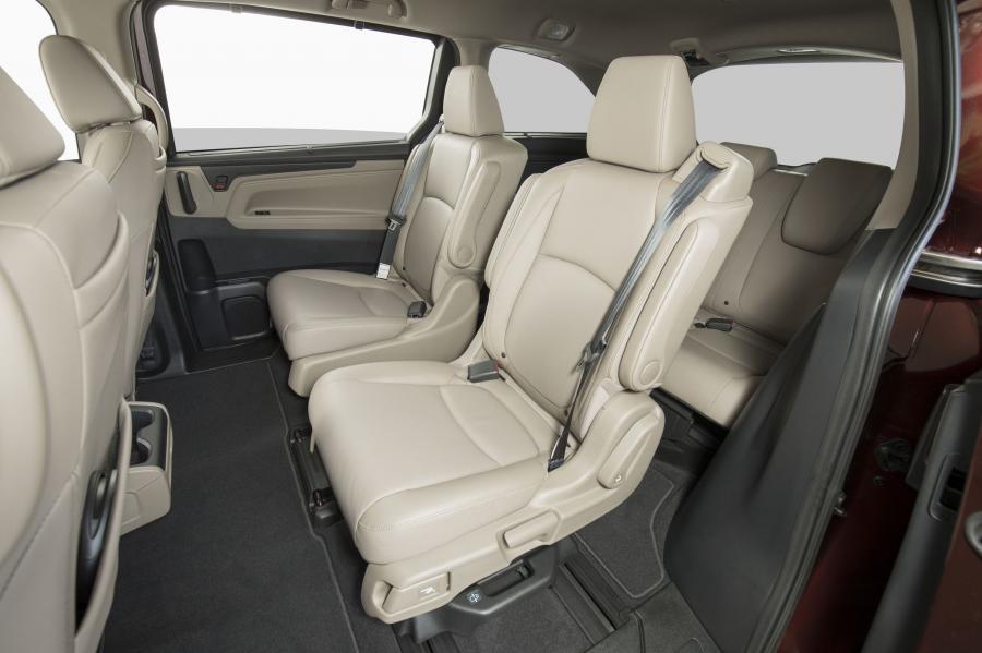 Интерьер Honda Odyssey 2017 года  (фото 118 из 160)